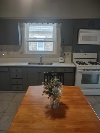 $2,250 | 827 Porter Street, Joliet, IL 60432