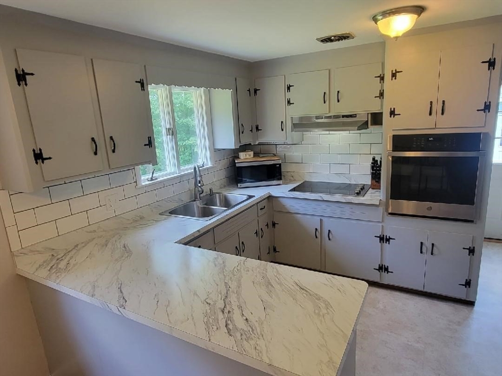 9 Cold Spring Road North Reading, MA 01864 - Photo 4 of 17
