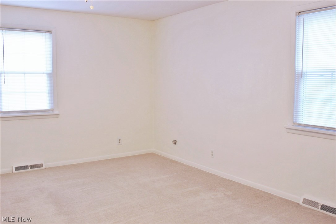 1184 Gordon Road Lyndhurst, OH 44124 - Photo 11 of 22 Spacious Master Bedroom.