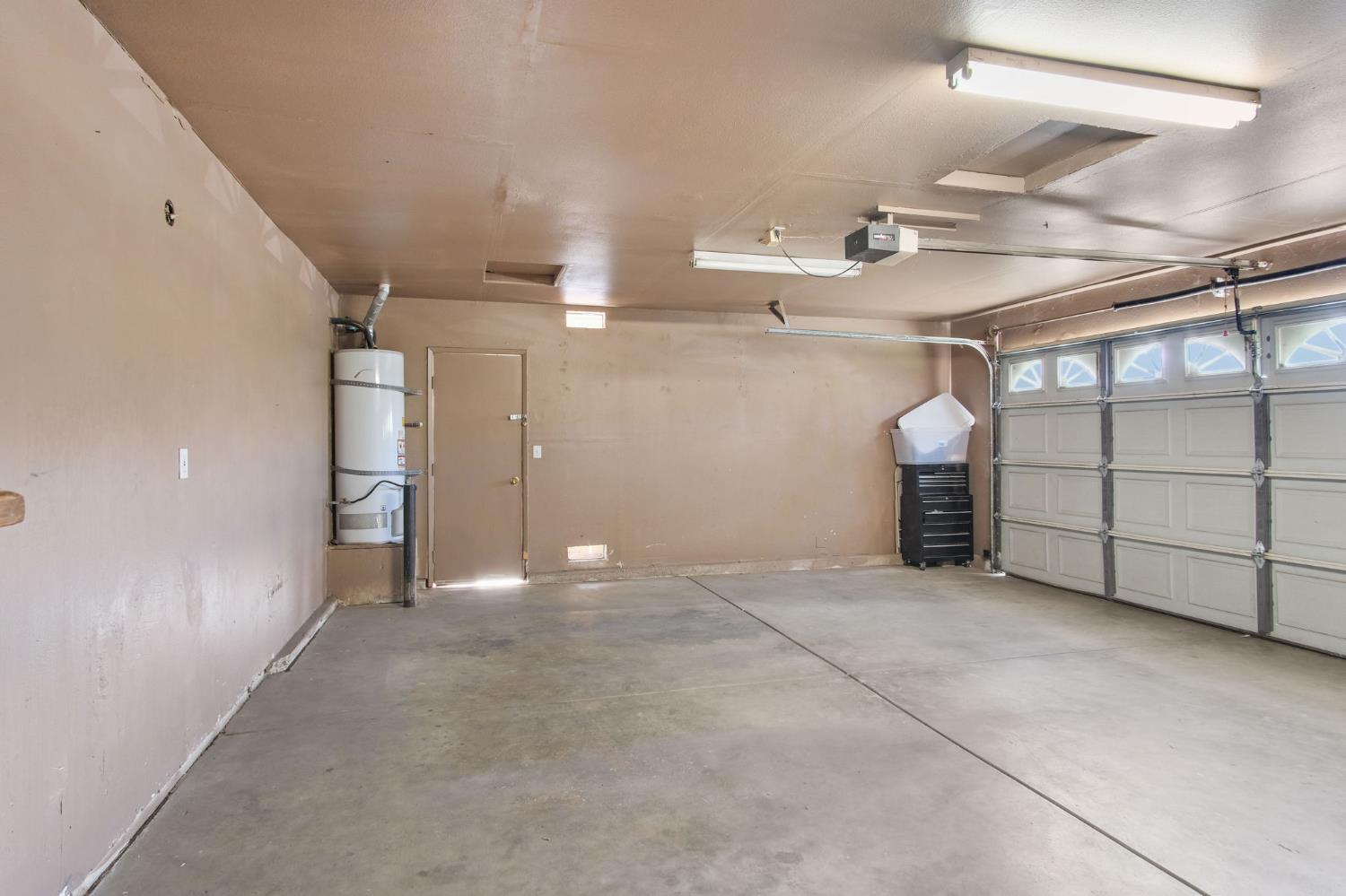 810 River Raft Court Modesto, CA 95351 - Photo 26 of 32 a view of a garage