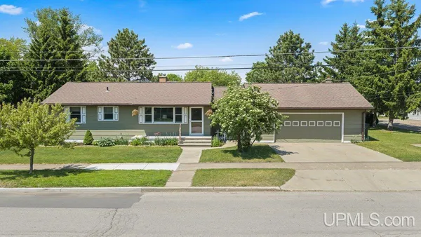 $174,000 | 1924 North 14th Street, Escanaba, MI 49829