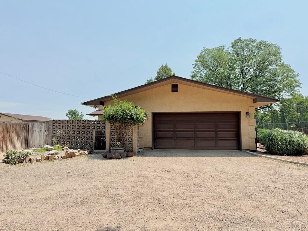 2209 Hillside Road Pueblo, CO 81006 - Photo 3 of 54