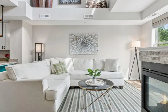 $2,400 | 640 Main Street North, Unit 42, Stillwater, MN 55082