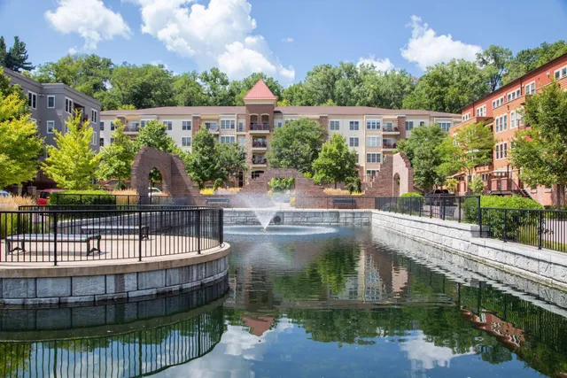 $2,400 | 640 Main Street North, Unit 42, Stillwater, MN 55082