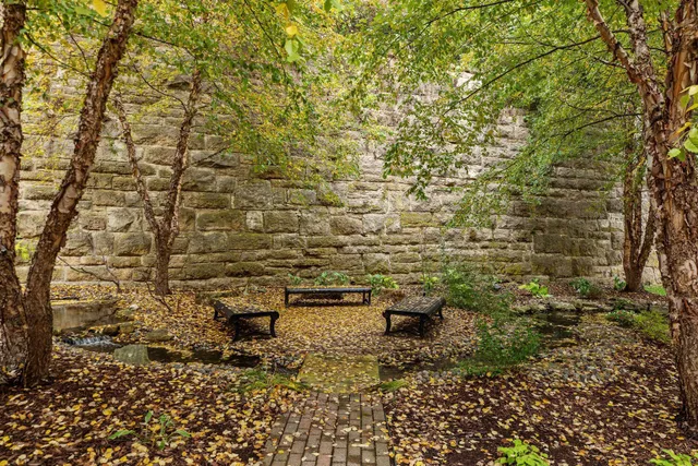 $2,400 | 640 Main Street North, Unit 42, Stillwater, MN 55082