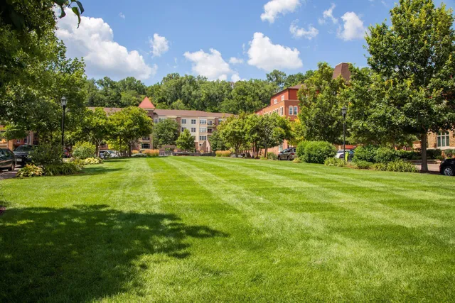 $2,400 | 640 Main Street North, Unit 42, Stillwater, MN 55082