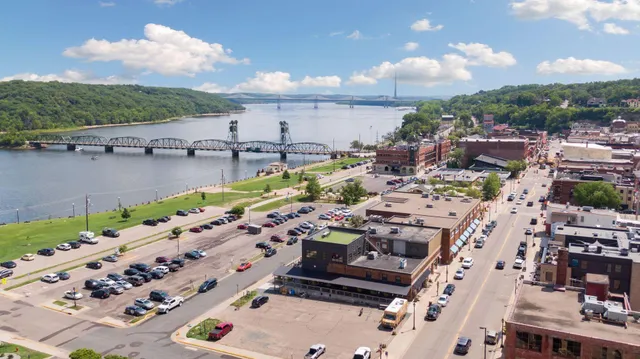 $2,400 | 640 Main Street North, Unit 42, Stillwater, MN 55082