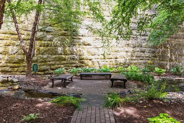 $2,400 | 640 Main Street North, Unit 42, Stillwater, MN 55082