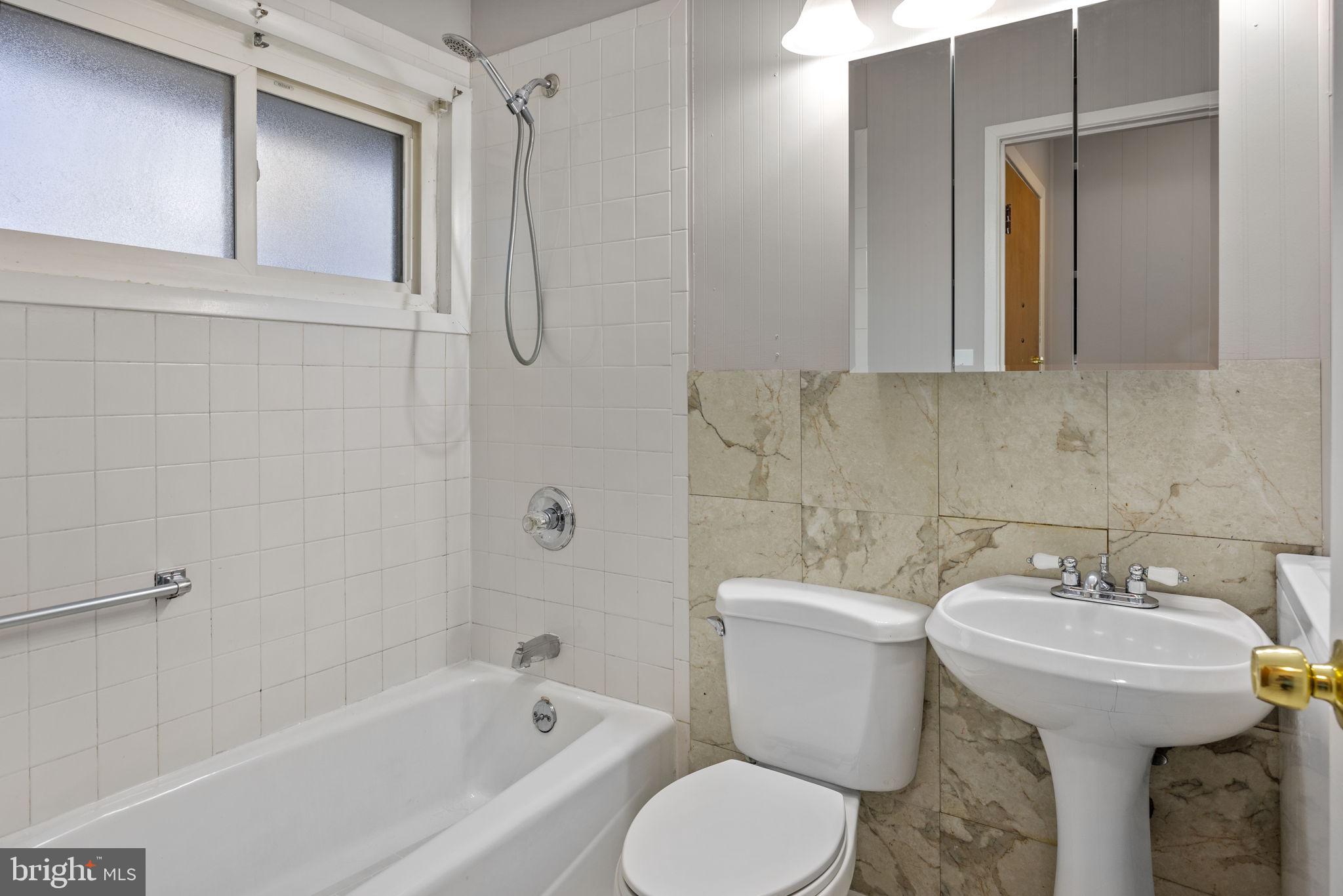 22 Inlet Road Levittown, PA 19057 - Photo 12 of 21 Gallery Image 12