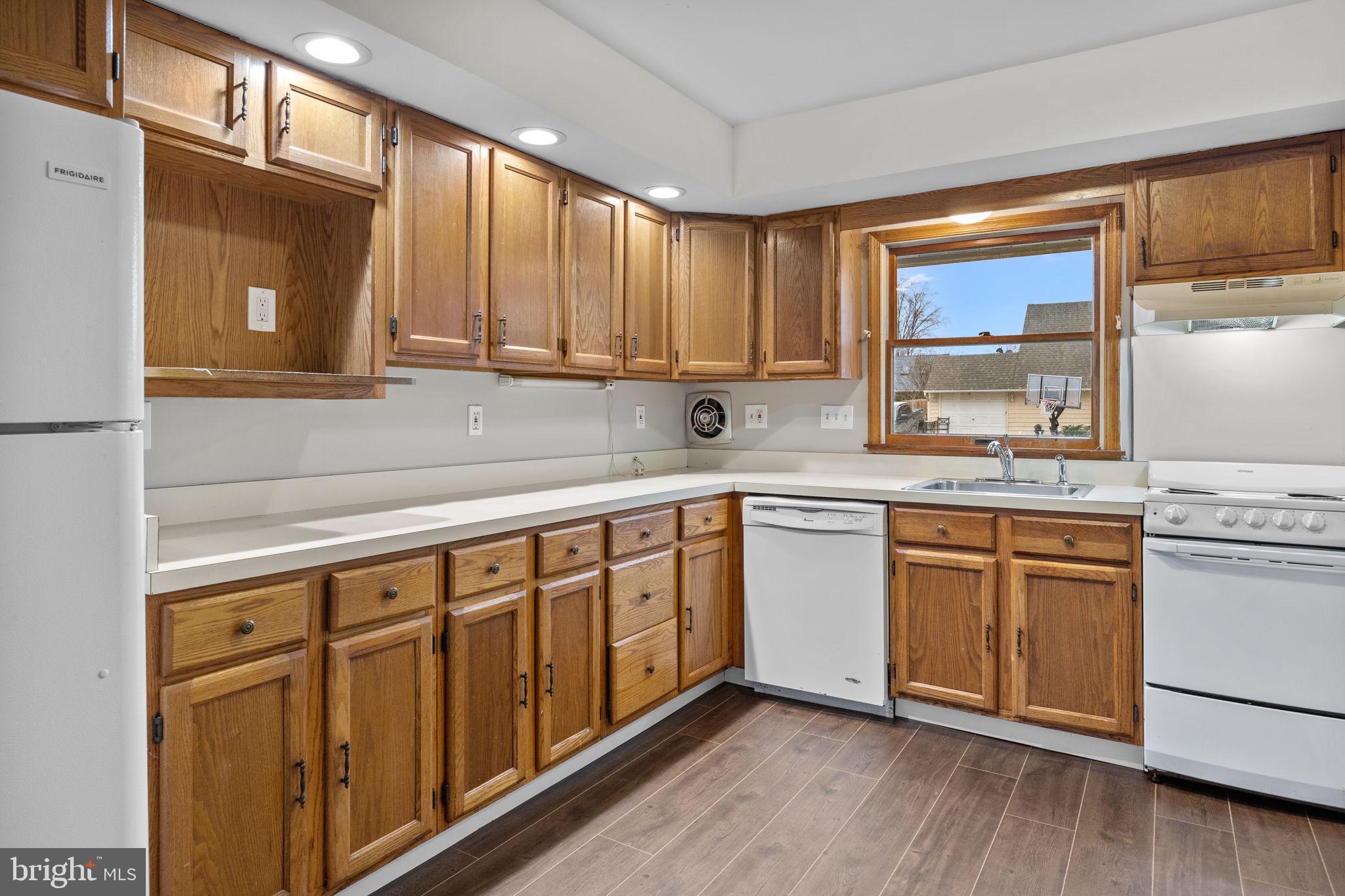 22 Inlet Road Levittown, PA 19057 - Photo 3 of 21 Extended kitchen