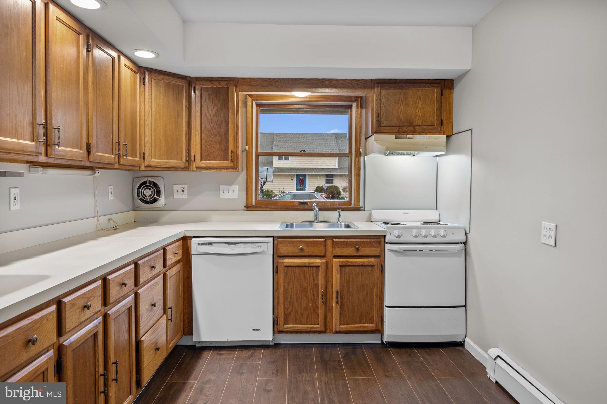 22 Inlet Road Levittown, PA 19057 - Photo 4 of 21 Gallery Image 4