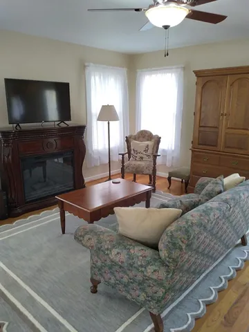 $450,000 | 406 North Adams Street, Fredericksburg, TX 78624