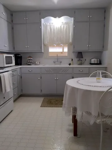 $450,000 | 406 North Adams Street, Fredericksburg, TX 78624