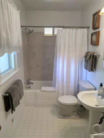 $450,000 | 406 North Adams Street, Fredericksburg, TX 78624