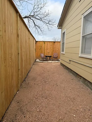 $450,000 | 406 North Adams Street, Fredericksburg, TX 78624