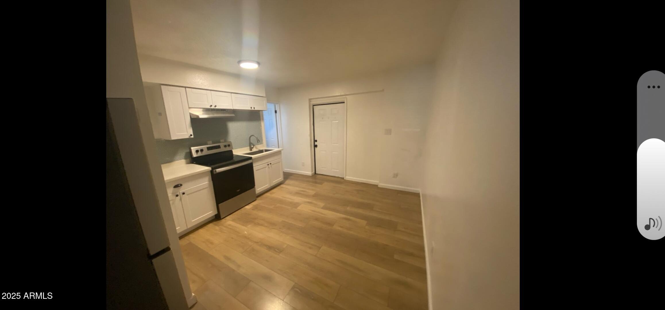 8838 North 2nd Way Phoenix, AZ 85020 - Photo 3 of 7 4