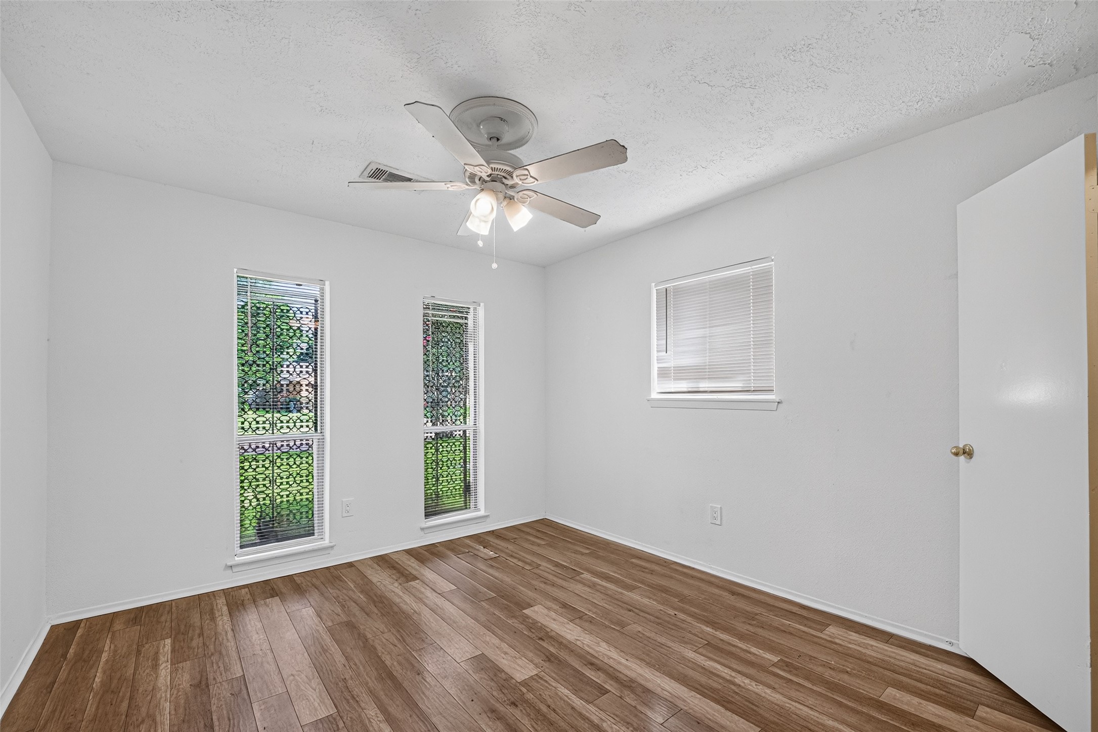 911 Buoy Road Houston, TX 77062 - Photo 9 of 17