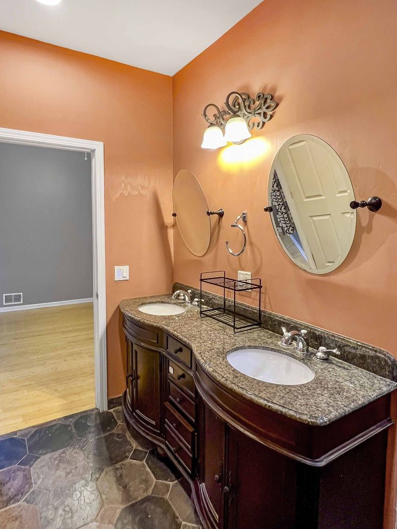 2649 West Evergreen Avenue, Unit 1 Chicago, IL 60622 - Photo 16 of 37