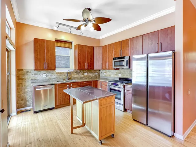 $3,000 | 2649 West Evergreen Avenue, Unit 1, Chicago, IL 60622
