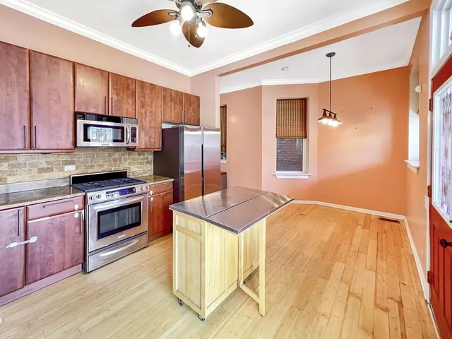 $3,000 | 2649 West Evergreen Avenue, Unit 1, Chicago, IL 60622