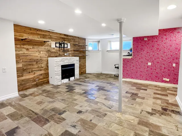 $3,000 | 2649 West Evergreen Avenue, Unit 1, Chicago, IL 60622