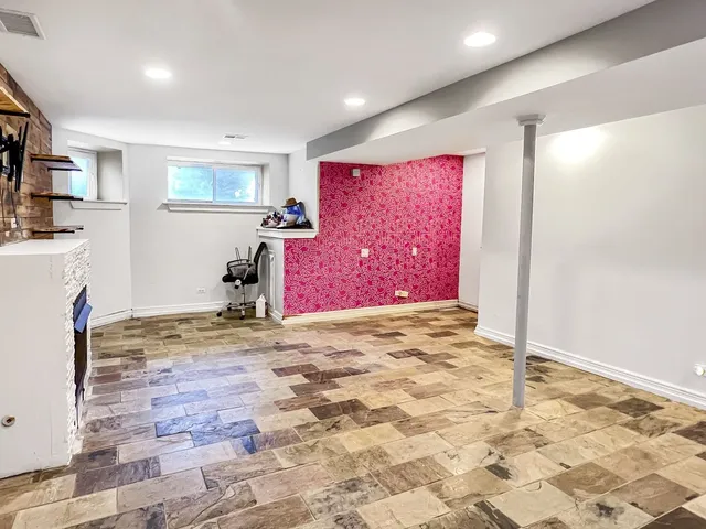 $3,000 | 2649 West Evergreen Avenue, Unit 1, Chicago, IL 60622