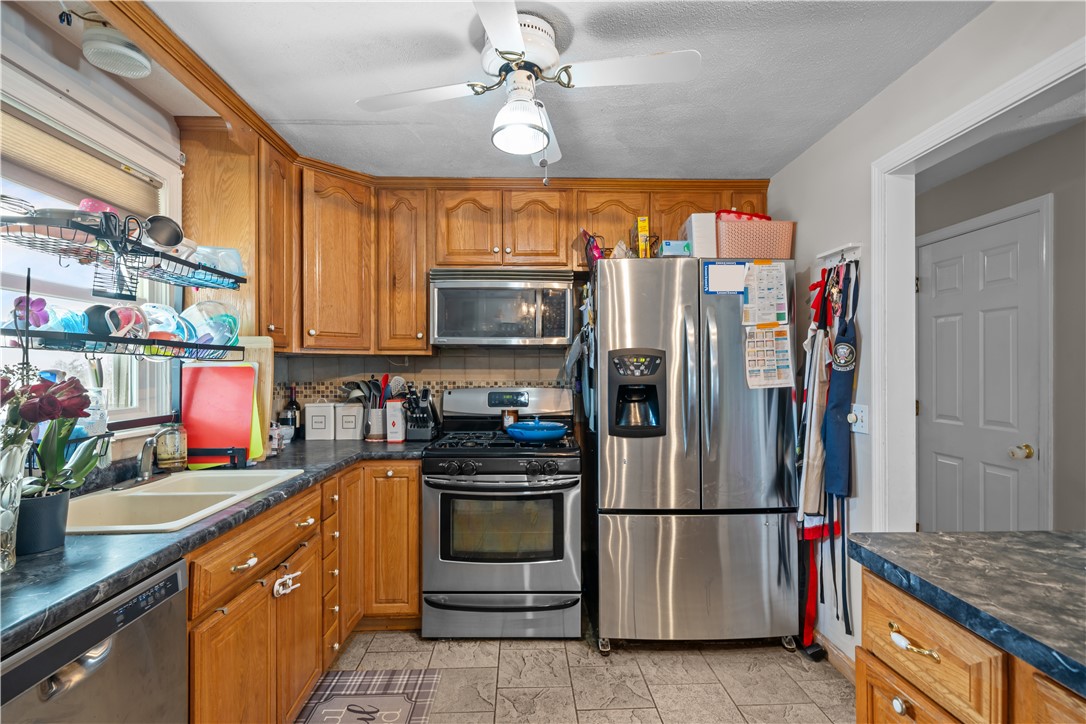 29 Buchanan Street Johnston, RI 02919 - Photo 11 of 34