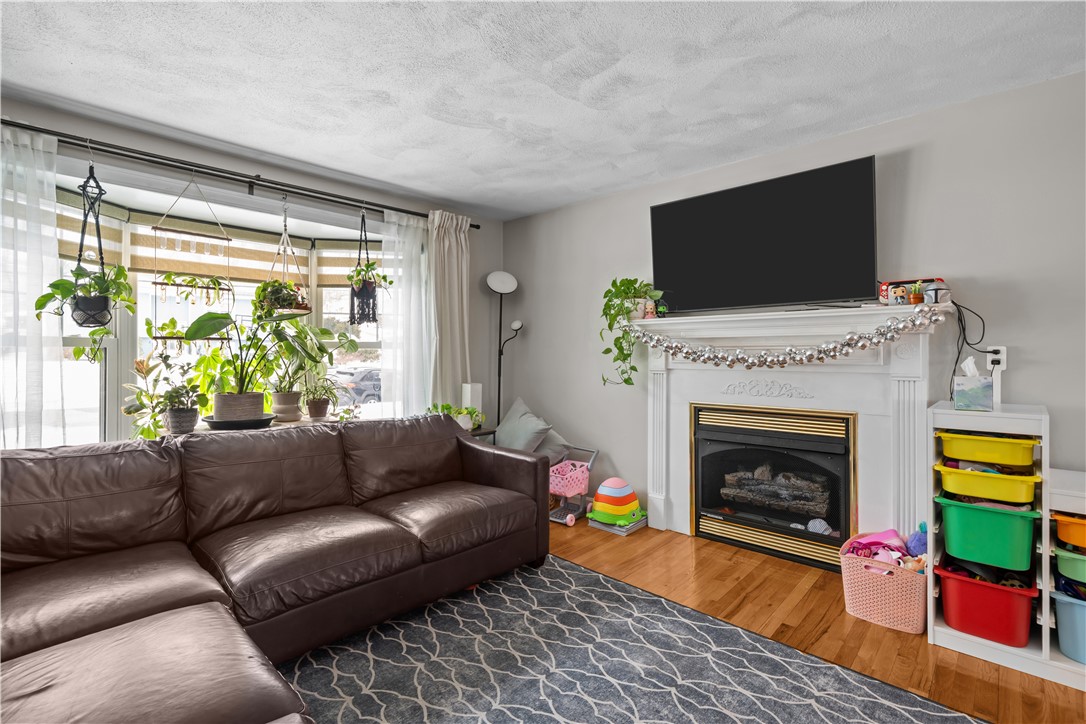 29 Buchanan Street Johnston, RI 02919 - Photo 4 of 34