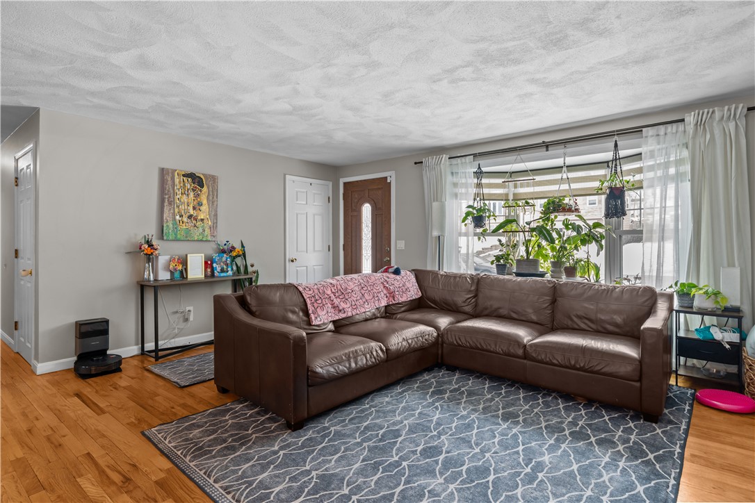 29 Buchanan Street Johnston, RI 02919 - Photo 5 of 34