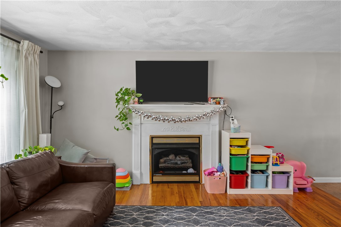 29 Buchanan Street Johnston, RI 02919 - Photo 6 of 34