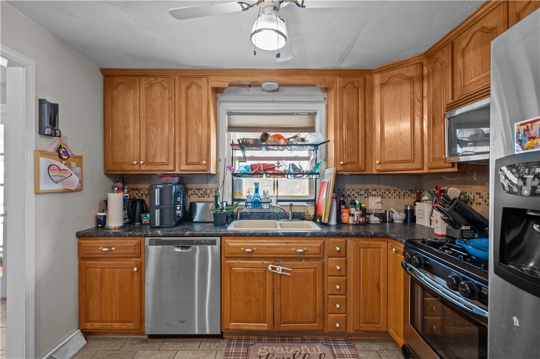 29 Buchanan Street Johnston, RI 02919 - Photo 10 of 34