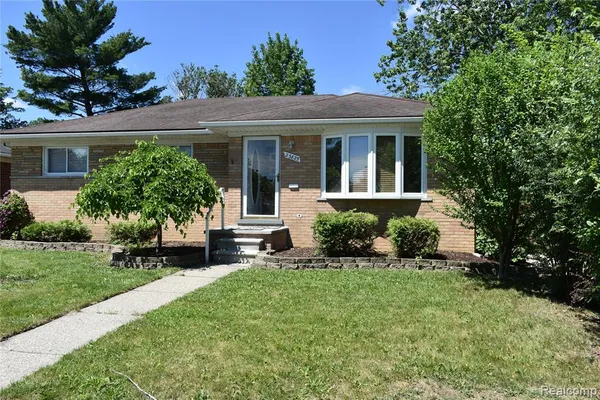 $229,900 | 23825 Johnston Avenue, Eastpointe, MI 48021