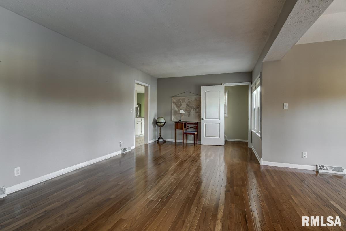5 West Hazel Dell Lane Springfield, IL 62703 - Photo 4 of 49 Gallery Image 4