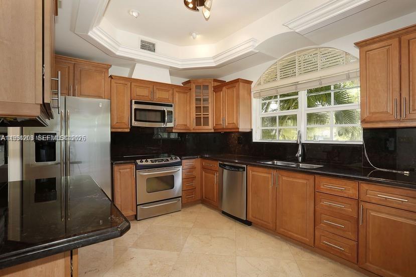 592 Fernwood Road, Unit B Key Biscayne, FL 33149 - Photo 11 of 24