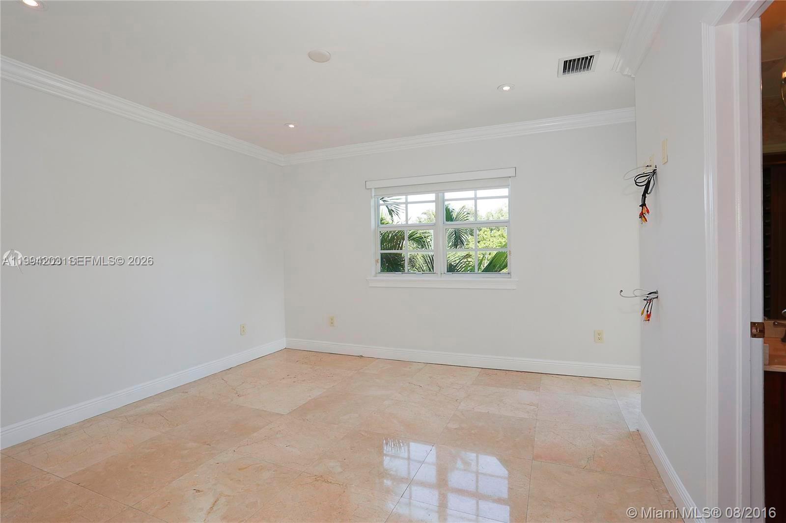 592 Fernwood Road, Unit B Key Biscayne, FL 33149 - Photo 12 of 24