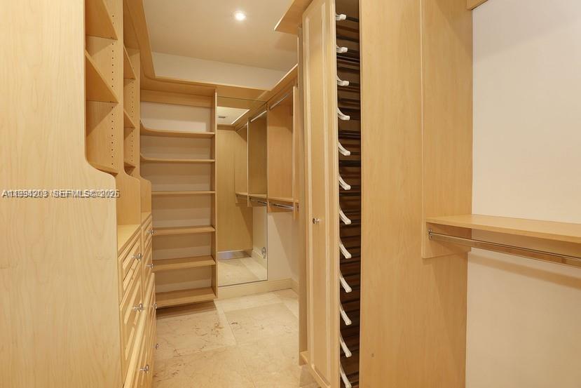 592 Fernwood Road, Unit B Key Biscayne, FL 33149 - Photo 14 of 24 Primary walk-in closet