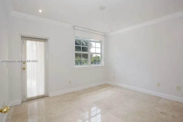 $13,500 | 592 Fernwood Road, Unit B, Key Biscayne, FL 33149