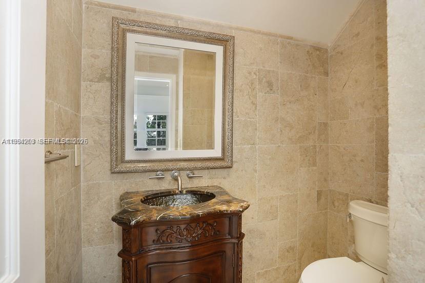 592 Fernwood Road, Unit B Key Biscayne, FL 33149 - Photo 24 of 24 Downstairs half bath