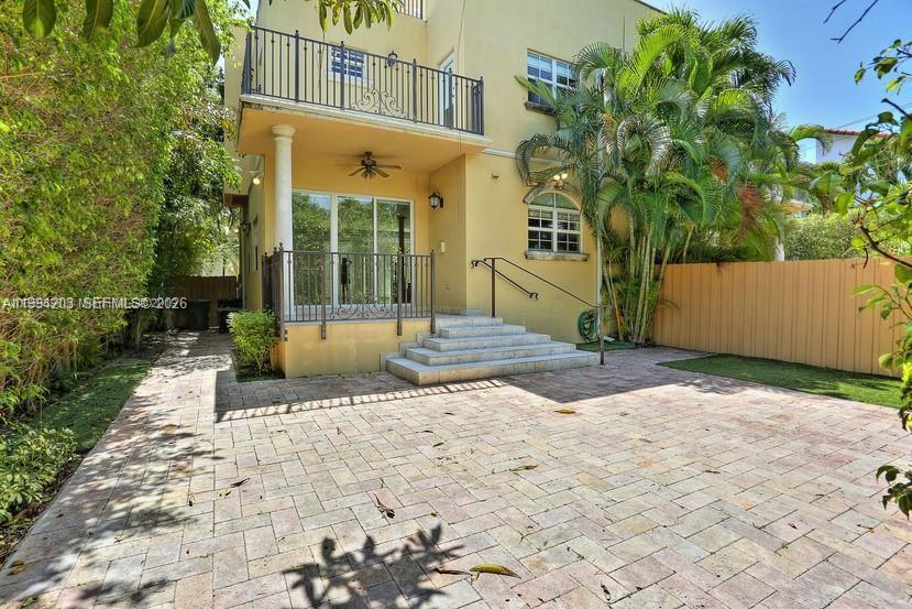 592 Fernwood Road, Unit B Key Biscayne, FL 33149 - Photo 3 of 24