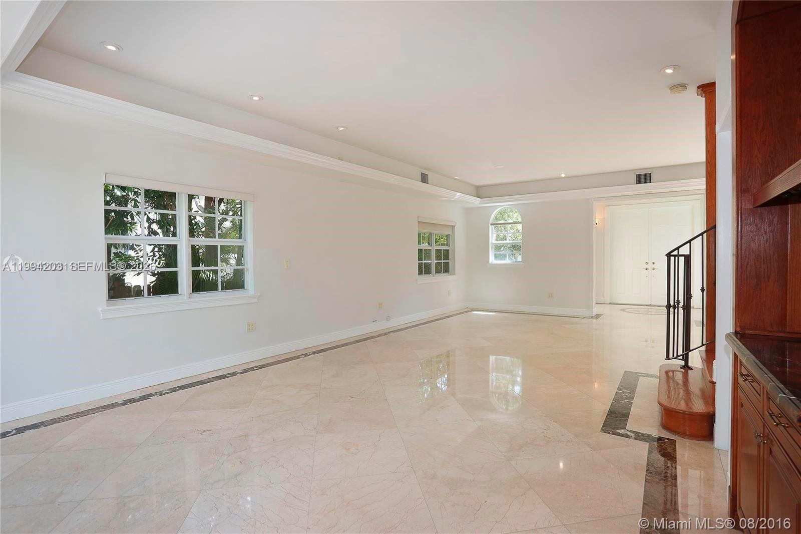 592 Fernwood Road, Unit B Key Biscayne, FL 33149 - Photo 8 of 24 Living/dining