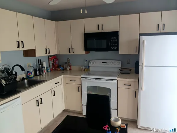 $1,800 | 585 Park Road, Unit 104, Waterbury, CT 06708