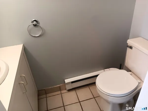 $1,800 | 585 Park Road, Unit 104, Waterbury, CT 06708