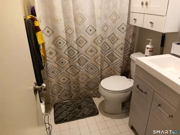 $1,800 | 585 Park Road, Unit 104, Waterbury, CT 06708