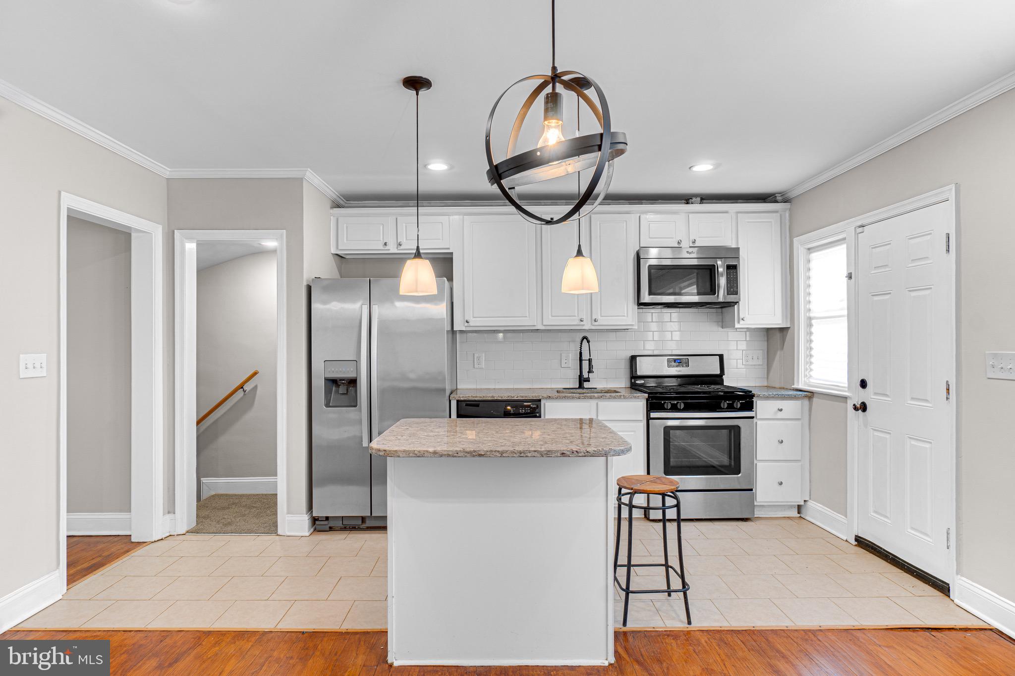 3904 Flowerton Road Baltimore, MD 21229 - Photo 4 of 29