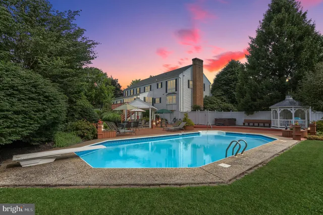 a view of a house with swimming pool and yard