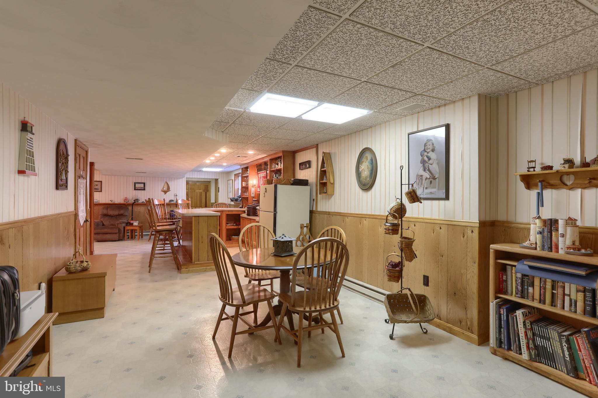 3 Banbury Road Hummelstown, PA 17036 - Photo 50 of 85 a dining room with furniture and a book shelf