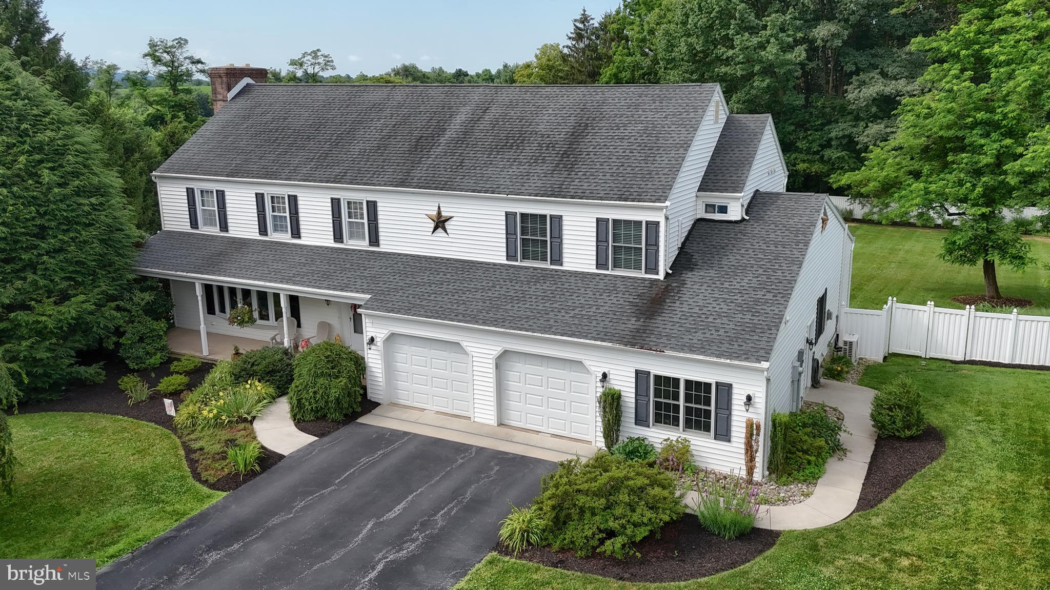3 Banbury Road Hummelstown, PA 17036 - Photo 72 of 85 Right side walkway