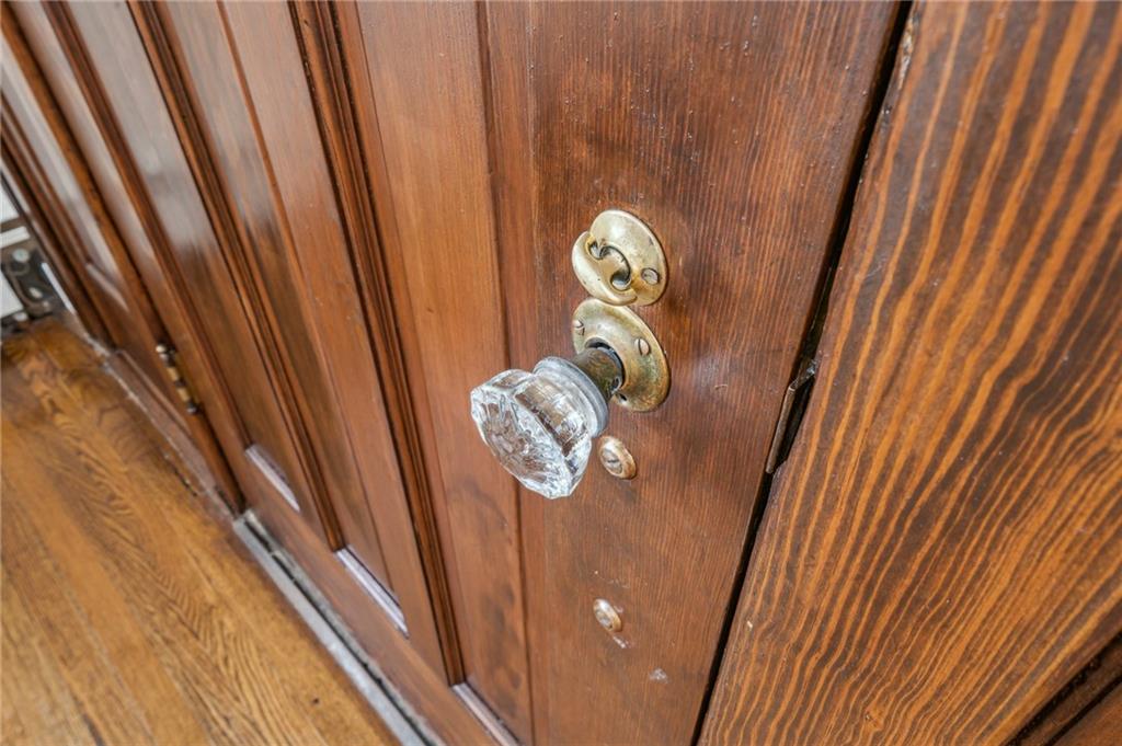 252 Arden Road Pittsburgh, PA 15216 - Photo 21 of 31 Gorgeous, timeless details.