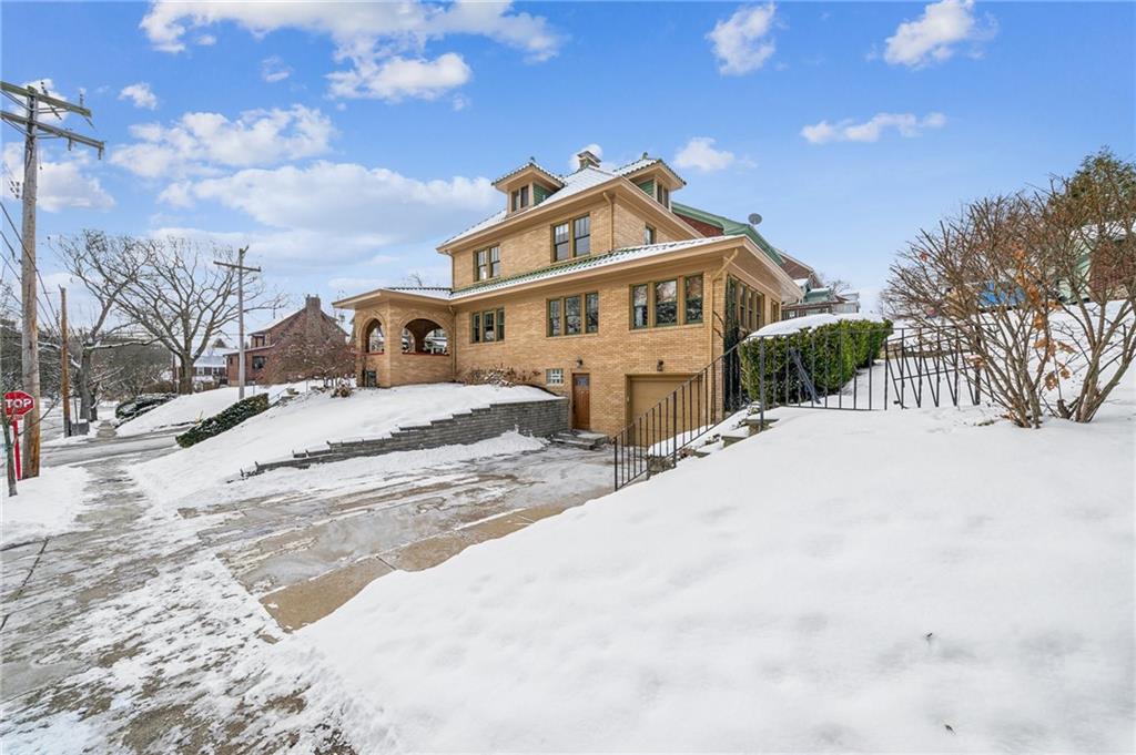252 Arden Road Pittsburgh, PA 15216 - Photo 3 of 31 Big driveway and integral garage