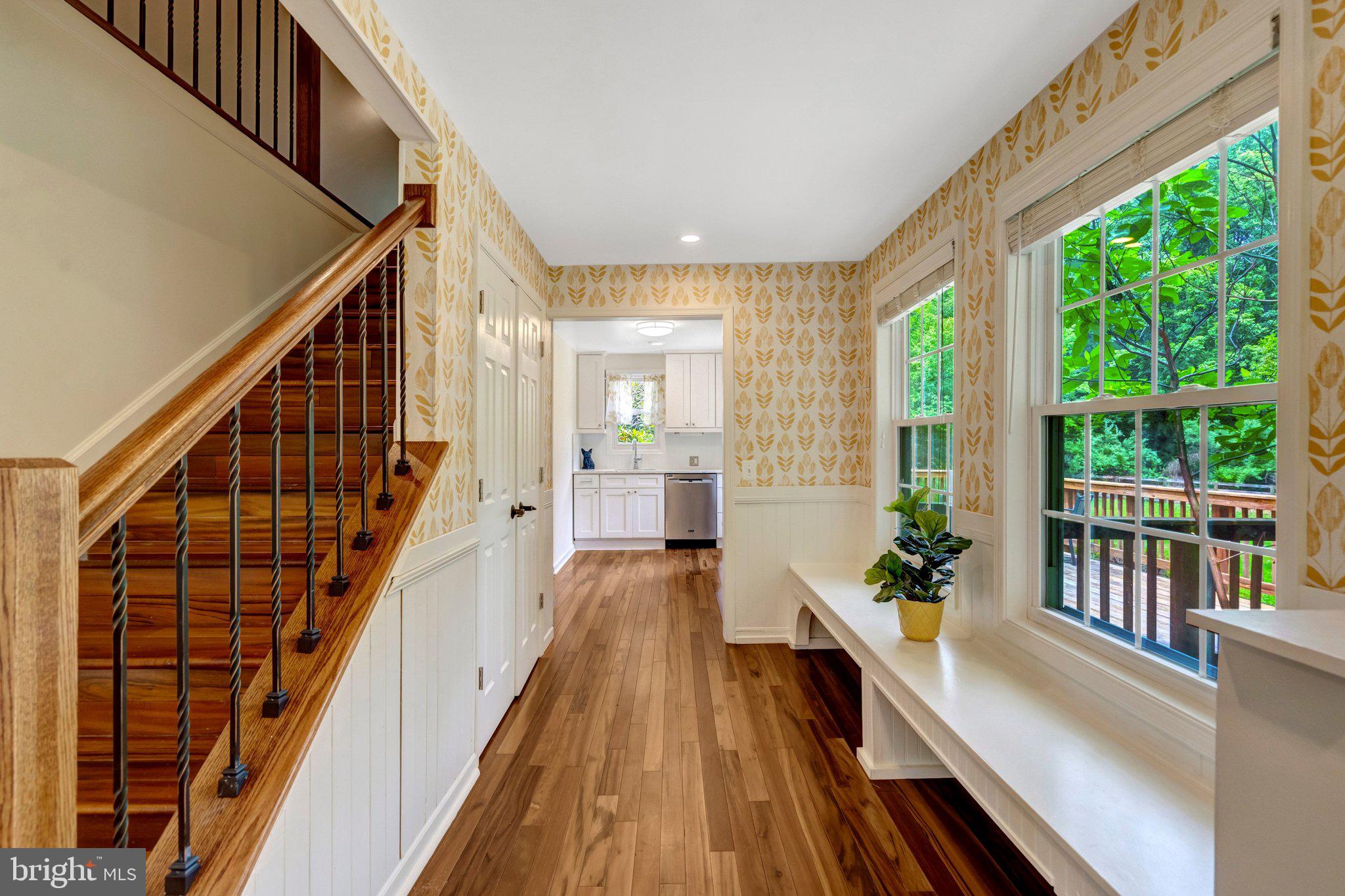 11520 Popes Head Road Fairfax, VA 22030 - Photo 4 of 46 Charming main level living!